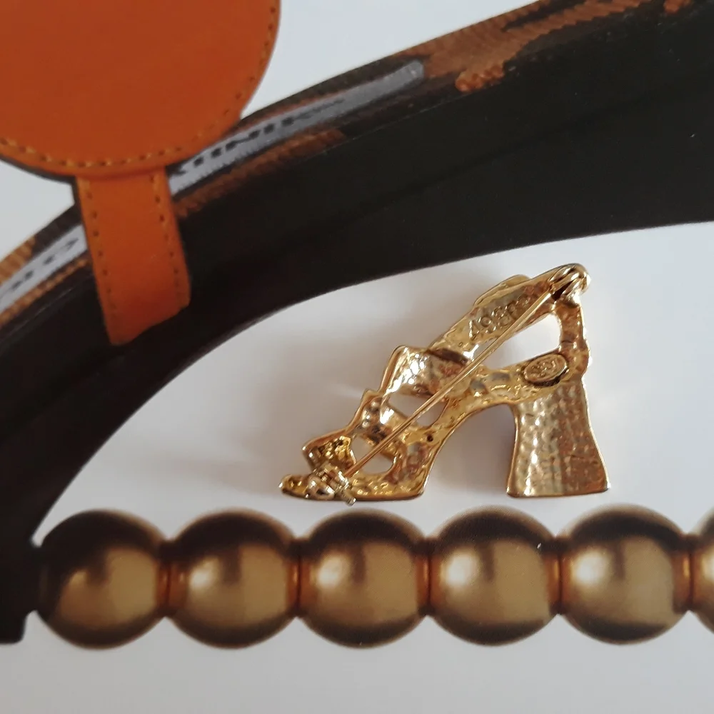 1970s SFJ Steinmetz Fine Jewelry platform heel pin